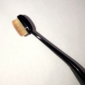 MAC Linear 1 Synthetic Brush